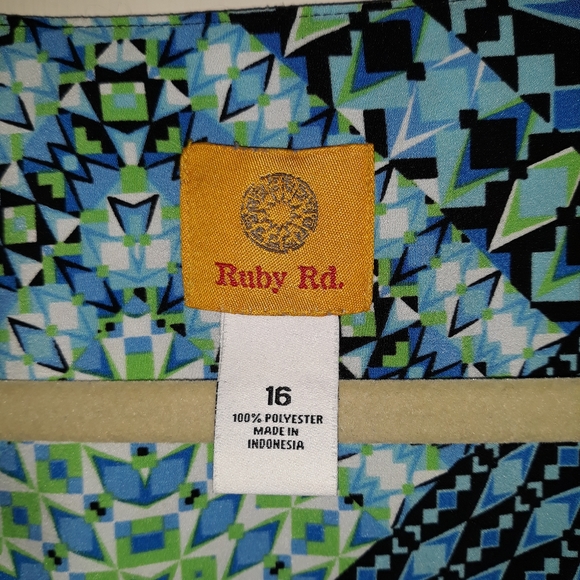 Ruby Rd Geometric Print Top Size 16 - Picture 3 of 5